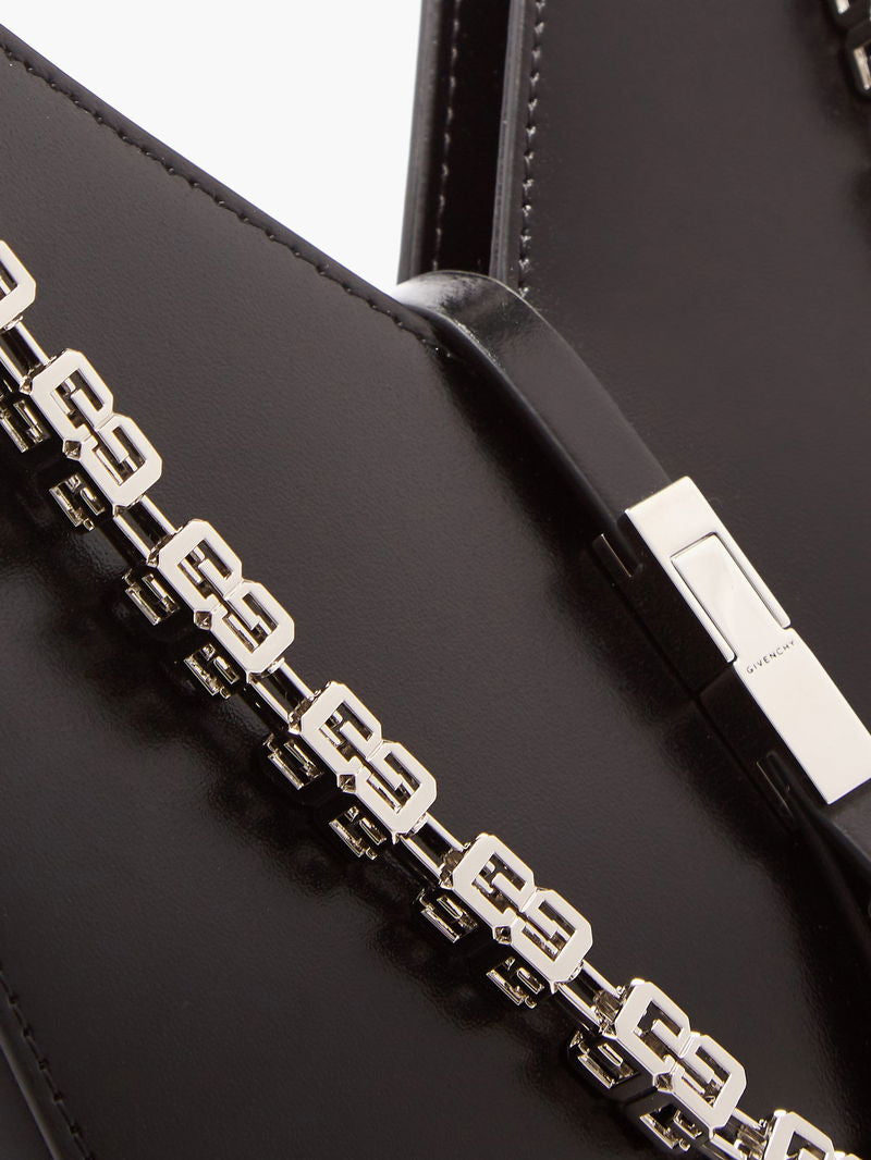 GIVENCHY

Cut Out